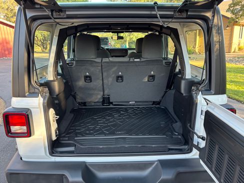 Used 2025 Jeep Wrangler Unlimited Sport AWD/4WD image 8
