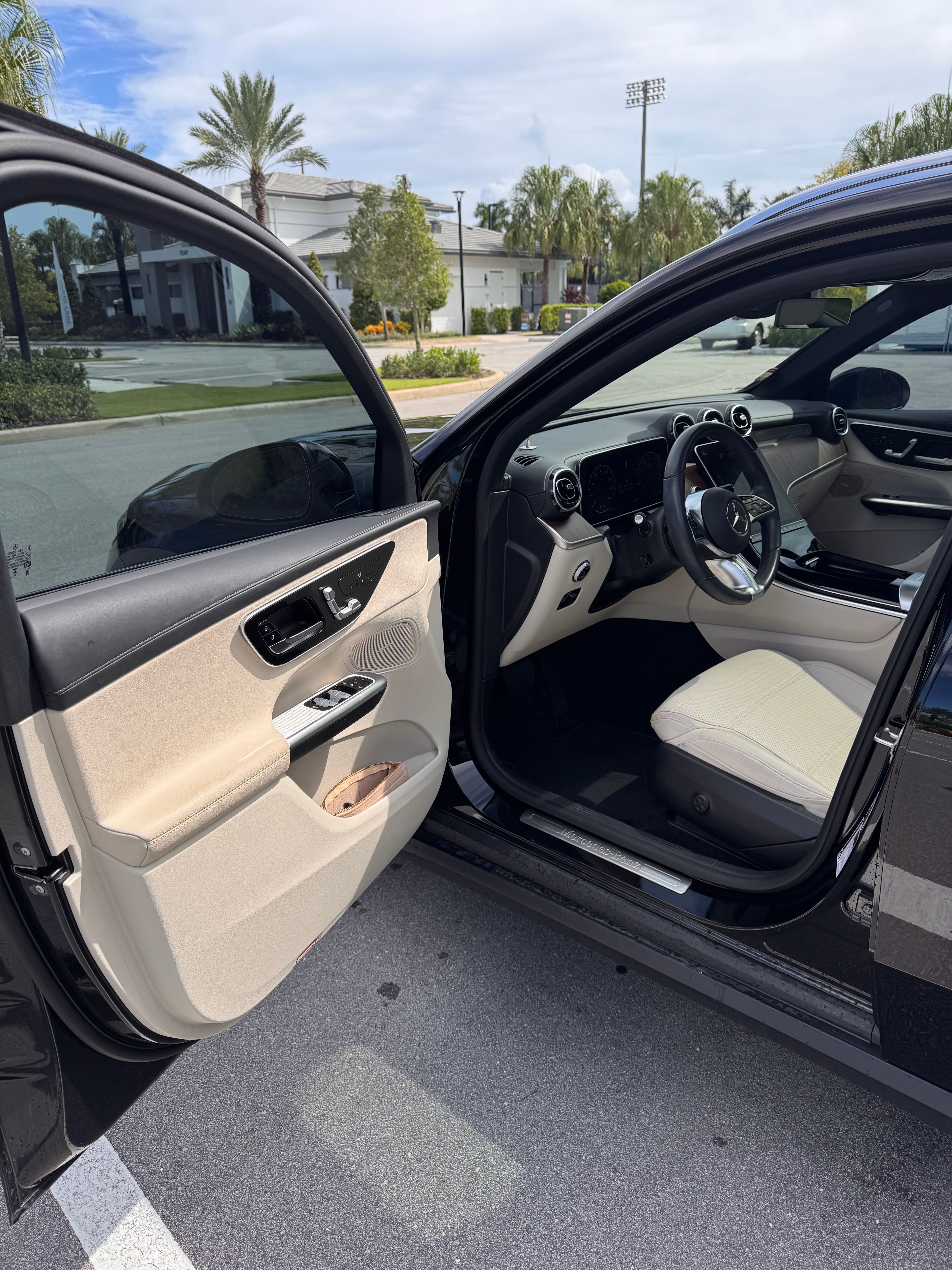 Used 2024 Mercedes-Benz GLC 300 4MATIC image 11