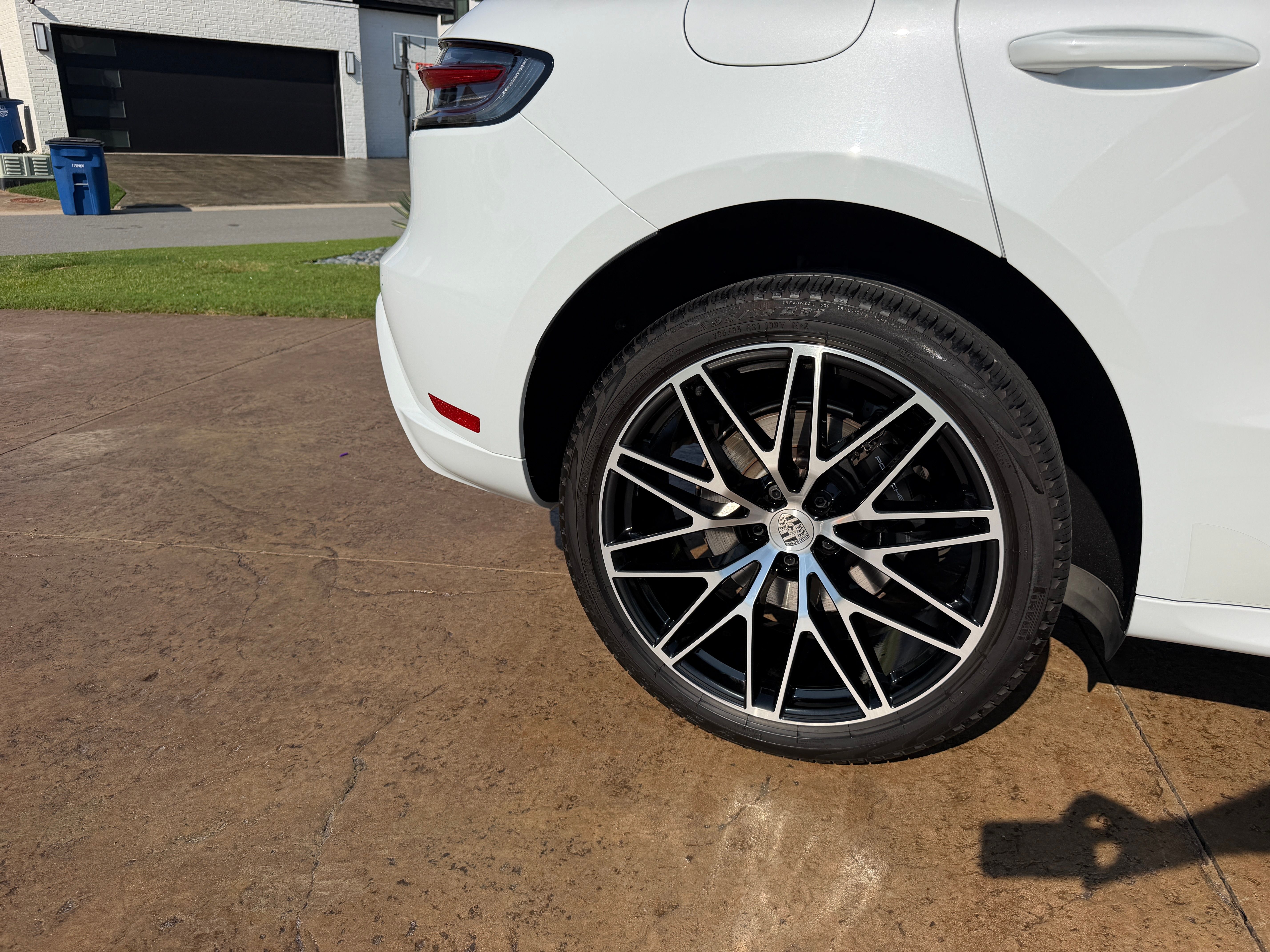Used 2024 Porsche Macan AWD/4WD image 11