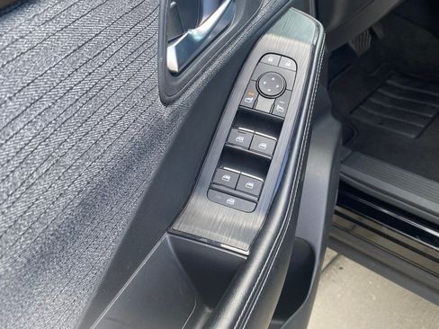 Used 2023 Nissan Rogue SV FWD image 9