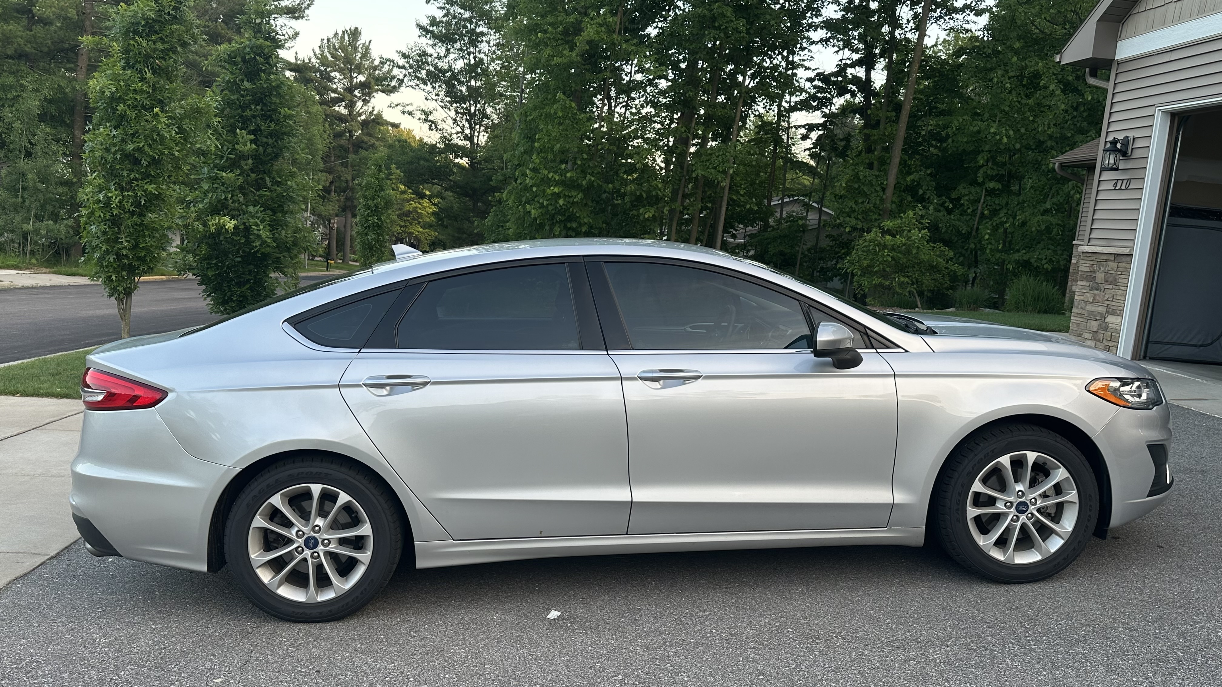 Used 2019 Ford Fusion SE FWD image 6