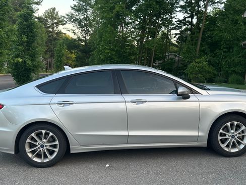 Used 2019 Ford Fusion SE FWD image 6