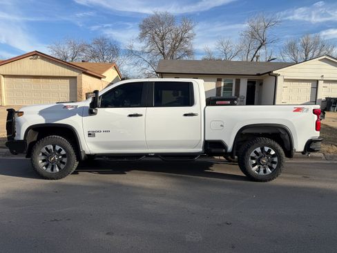 Used 2024 Chevrolet Silverado 2500 Custom w/ Custom Value Package image 2