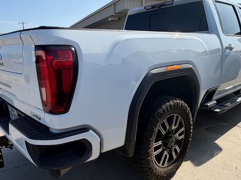 Used 2020 GMC Sierra 2500 AT4 w/ AT4 Premium Package AWD/4WD image 2
