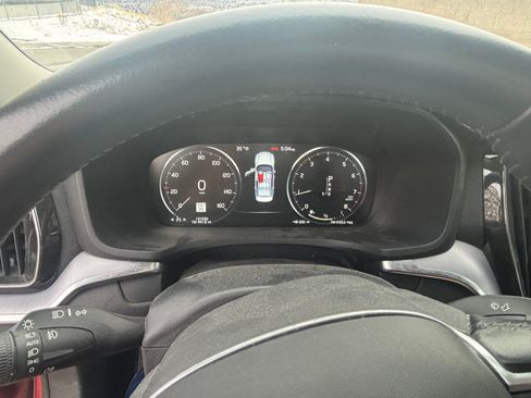 Used 2019 Volvo S60 T6 Momentum w/ Multimedia Package image 10