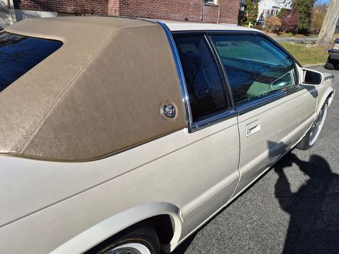 Used 2002 Cadillac Eldorado Touring w/ Preffered Equipment Group image 9