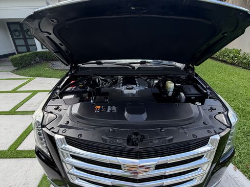 Used 2016 Cadillac Escalade ESV Luxury image 6