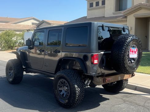 Used 2016 Jeep Wrangler Unlimited Rubicon w/ Connectivity Group AWD/4WD image 5