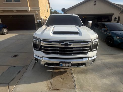 Used 2024 Chevrolet Silverado 2500 LTZ image 2