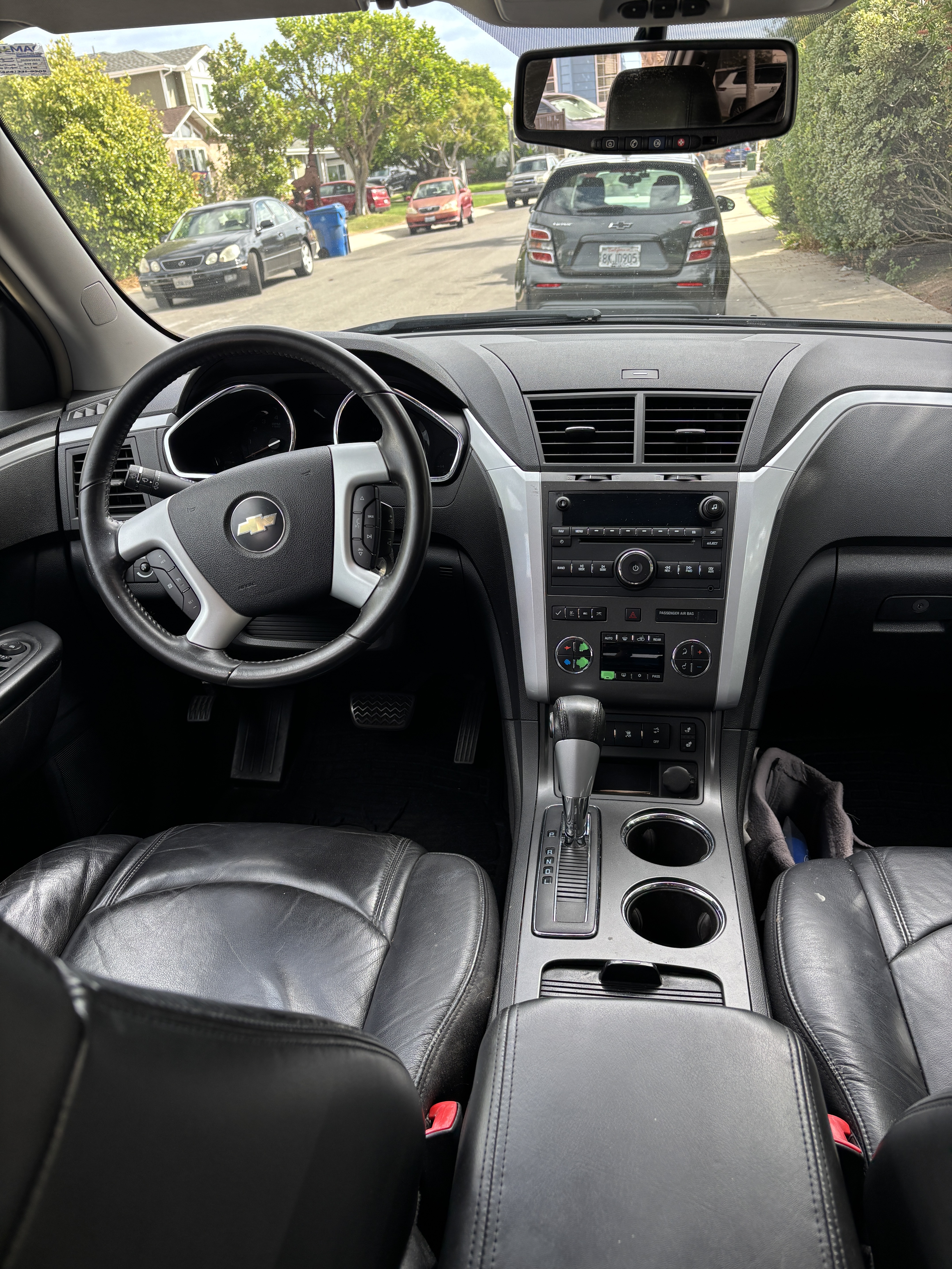 Used 2009 Chevrolet Traverse LT w/ California Edition Package FWD image 12