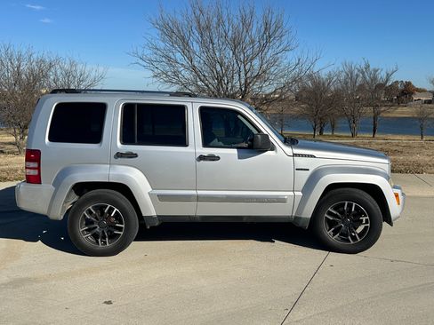Used 2012 Jeep Liberty Limited Jet w/ Comfort/Convenience Group image 6