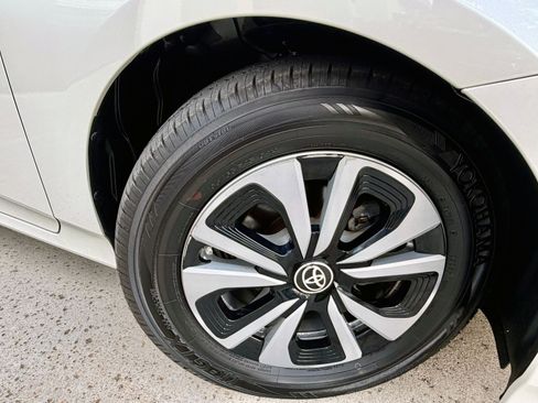 Used 2019 Toyota Prius Prime Premium w/ Carpet Mat Package FWD image 21