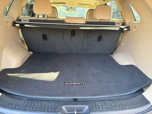 Used 2011 Kia Sorento LX image 8