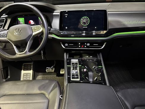 Used 2025 Volkswagen Atlas Cross Sport SEL R-Line image 21