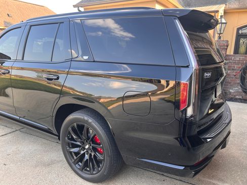 Used 2023 Cadillac Escalade Sport w/ LPO, ONYX Package image 9