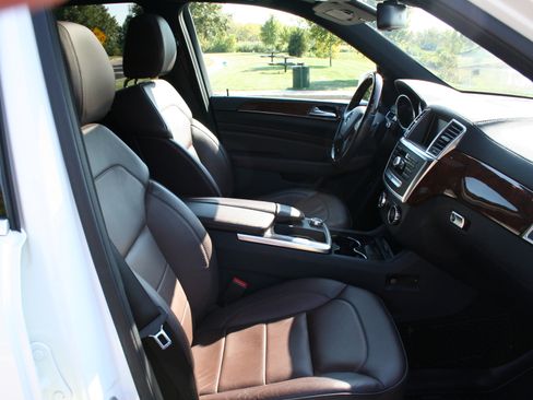 Used 2013 Mercedes-Benz ML 550 4MATIC image 11