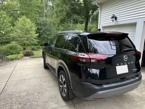 Used 2021 Nissan Rogue SV w/ Premium Package AWD/4WD image 5