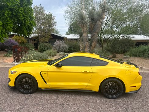 Used 2016 Ford Mustang Shelby GT350 w/ Technology Package image 4