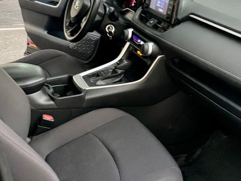 Used 2019 Toyota RAV4 LE image 11