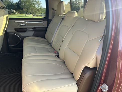 Used 2019 RAM 1500 Laramie AWD/4WD image 5
