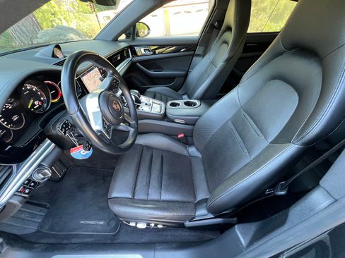 Used 2018 Porsche Panamera 4 image 9