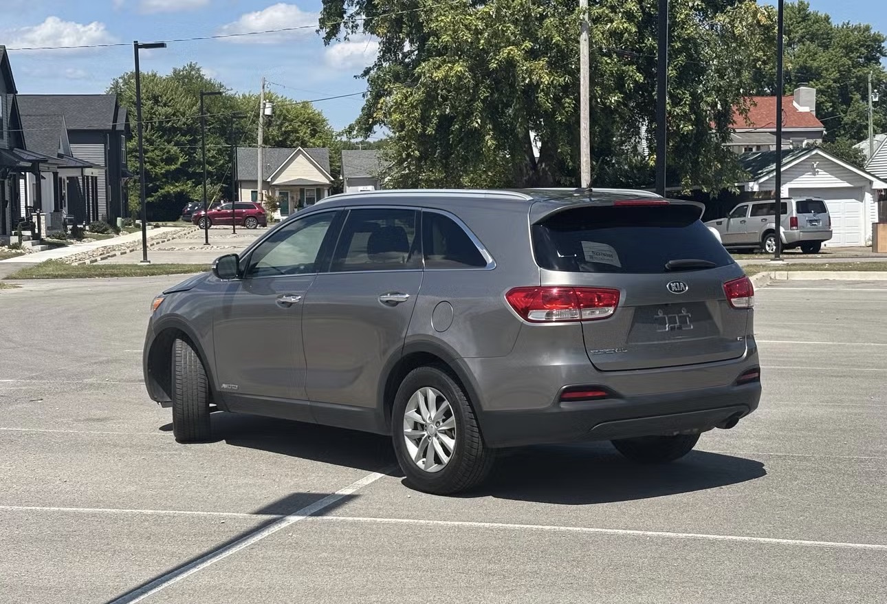 Used 2017 Kia Sorento AWD image 4