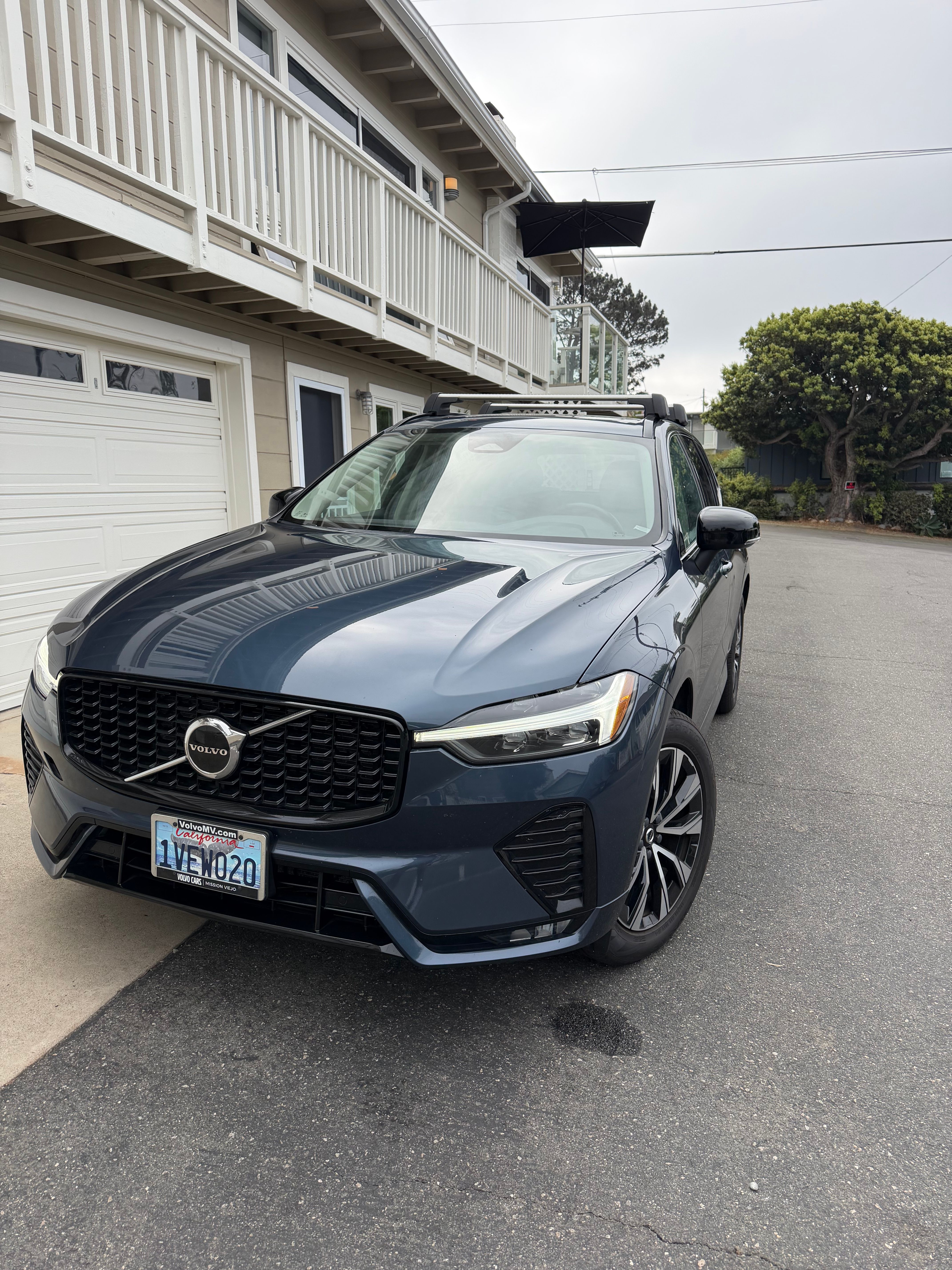 Used 2024 Volvo XC60 B5 Core AWD/4WD image 1