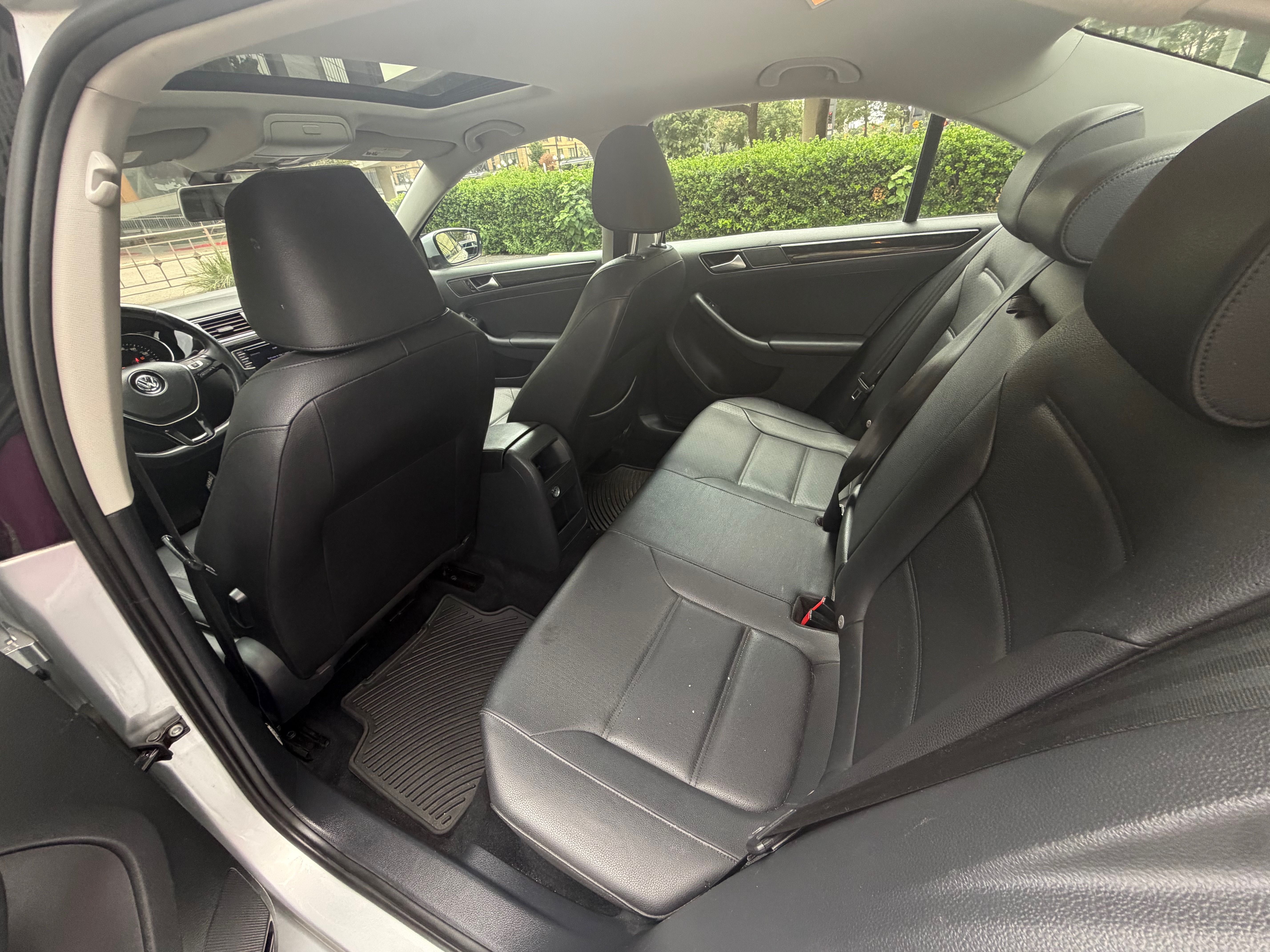 Used 2016 Volkswagen Jetta SEL w/ Lighting Package FWD image 9