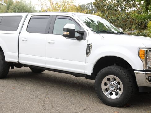 Used 2017 Ford F350 Lariat image 11