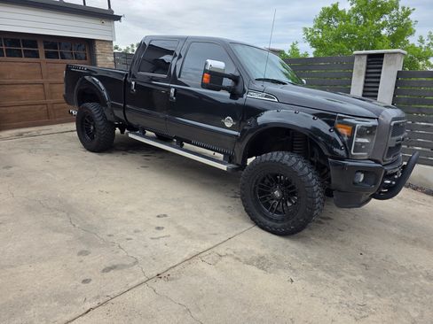 Used 2015 Ford F250 Platinum w/ FX4 Off-Road Package image 4