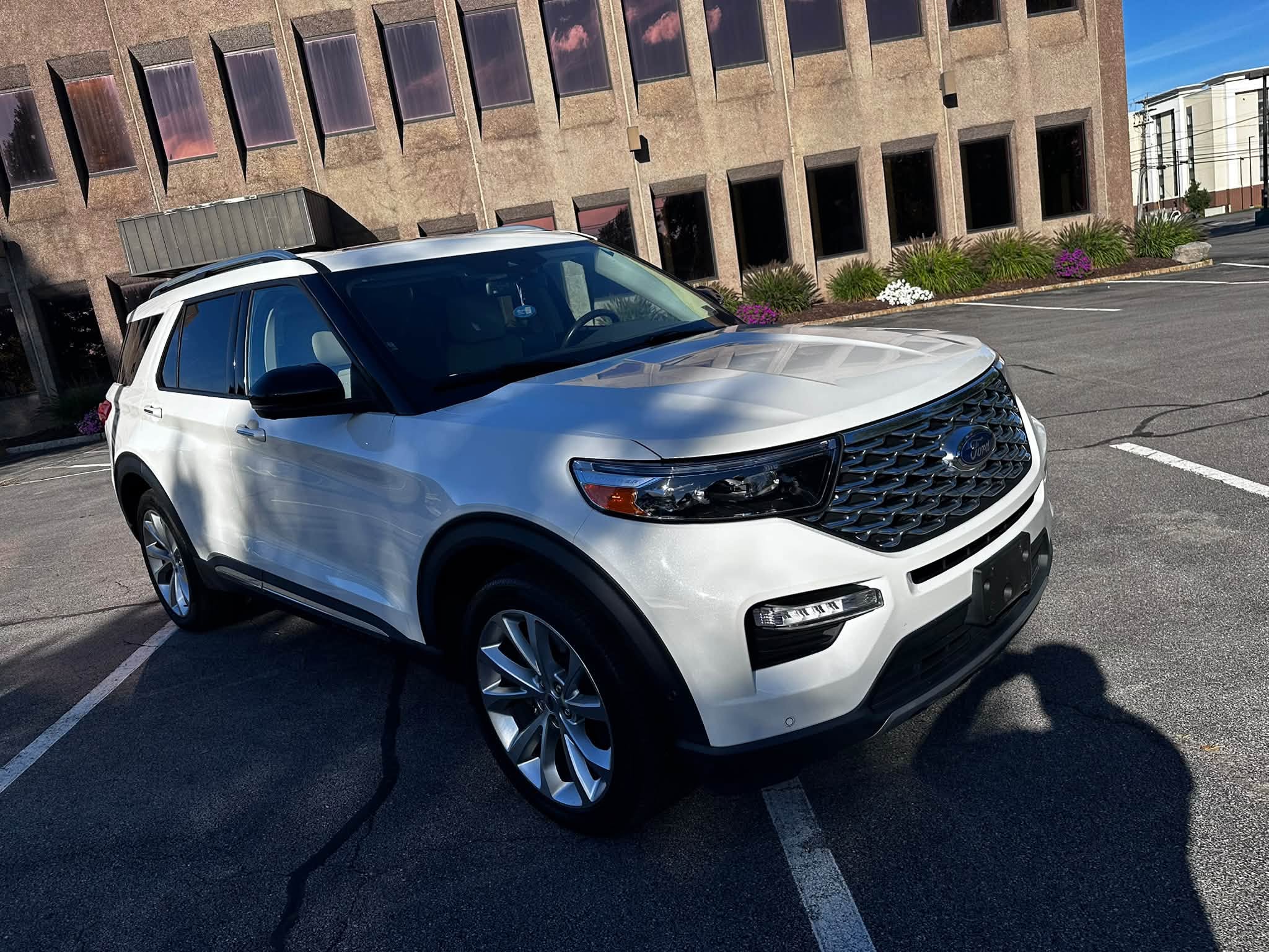 Used 2023 Ford Explorer Platinum w/ Technology Package AWD/4WD image 4
