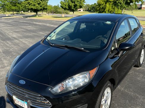 Used 2018 Ford Fiesta SE FWD image 2