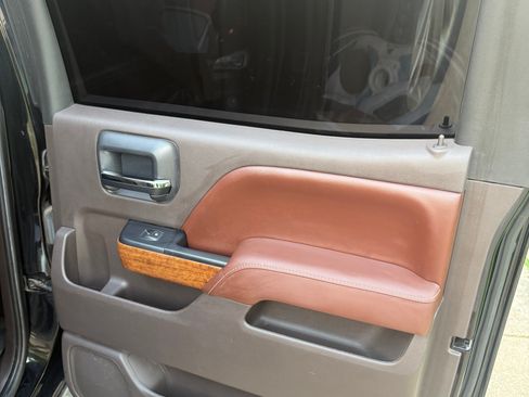 Used 2015 Chevrolet Silverado 1500 High Country w/ High Country Premium Package AWD/4WD image 19