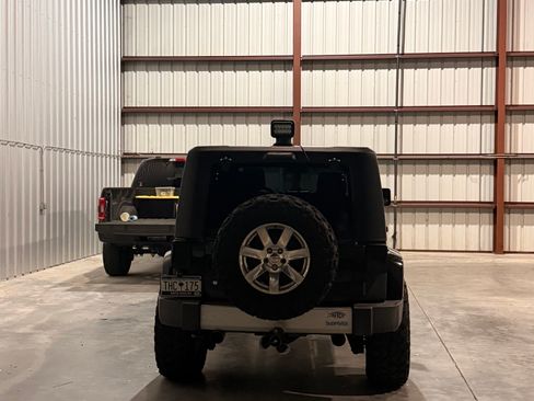 Used 2015 Jeep Wrangler Unlimited Sahara w/ Max Tow Package image 11