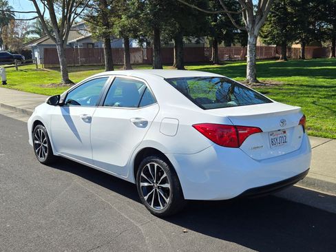 Used 2017 Toyota Corolla SE w/ Carpet Mat Package (TMS) image 2