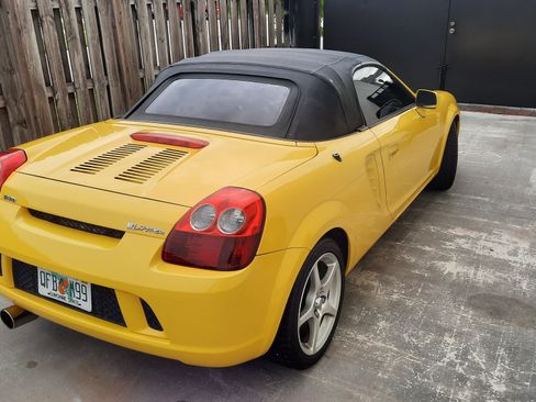 Used 2003 Toyota MR2 image 4