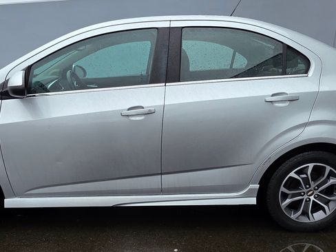 Used 2017 Chevrolet Sonic LT w/ RS Package image 5