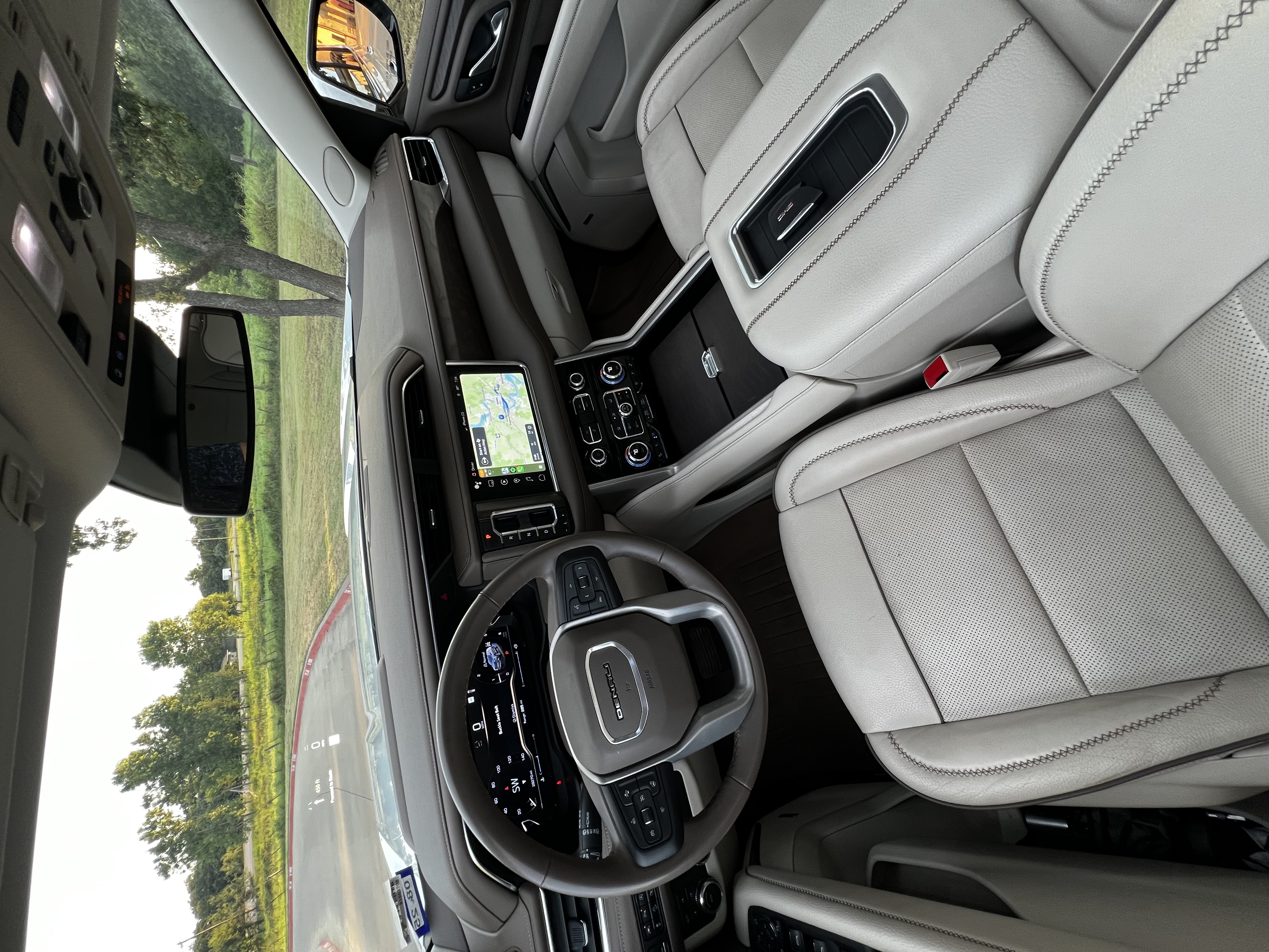 Used 2024 GMC Yukon Denali AWD/4WD image 16