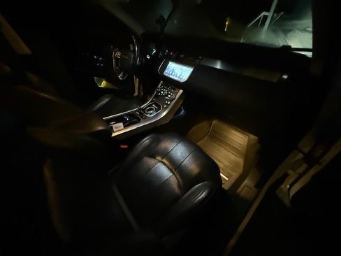 Used 2017 Land Rover Range Rover Evoque SE image 19