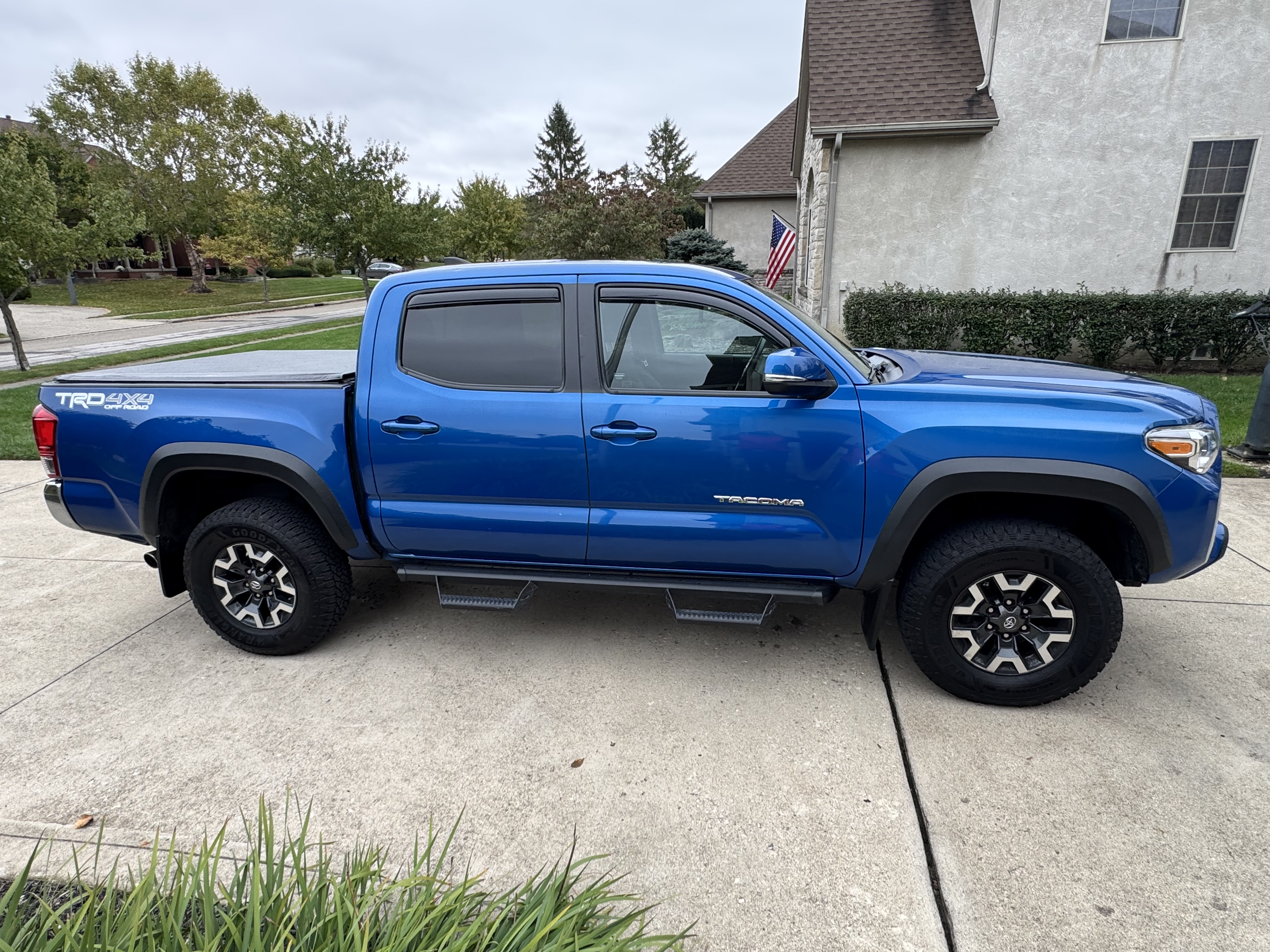 Used 2017 Toyota Tacoma TRD Off-Road w/ Tow Package (A/T) AWD/4WD image 6