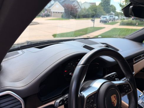 Used 2019 Porsche Cayenne S AWD/4WD image 18