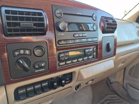 Used 2006 Ford F350 Lariat image 11