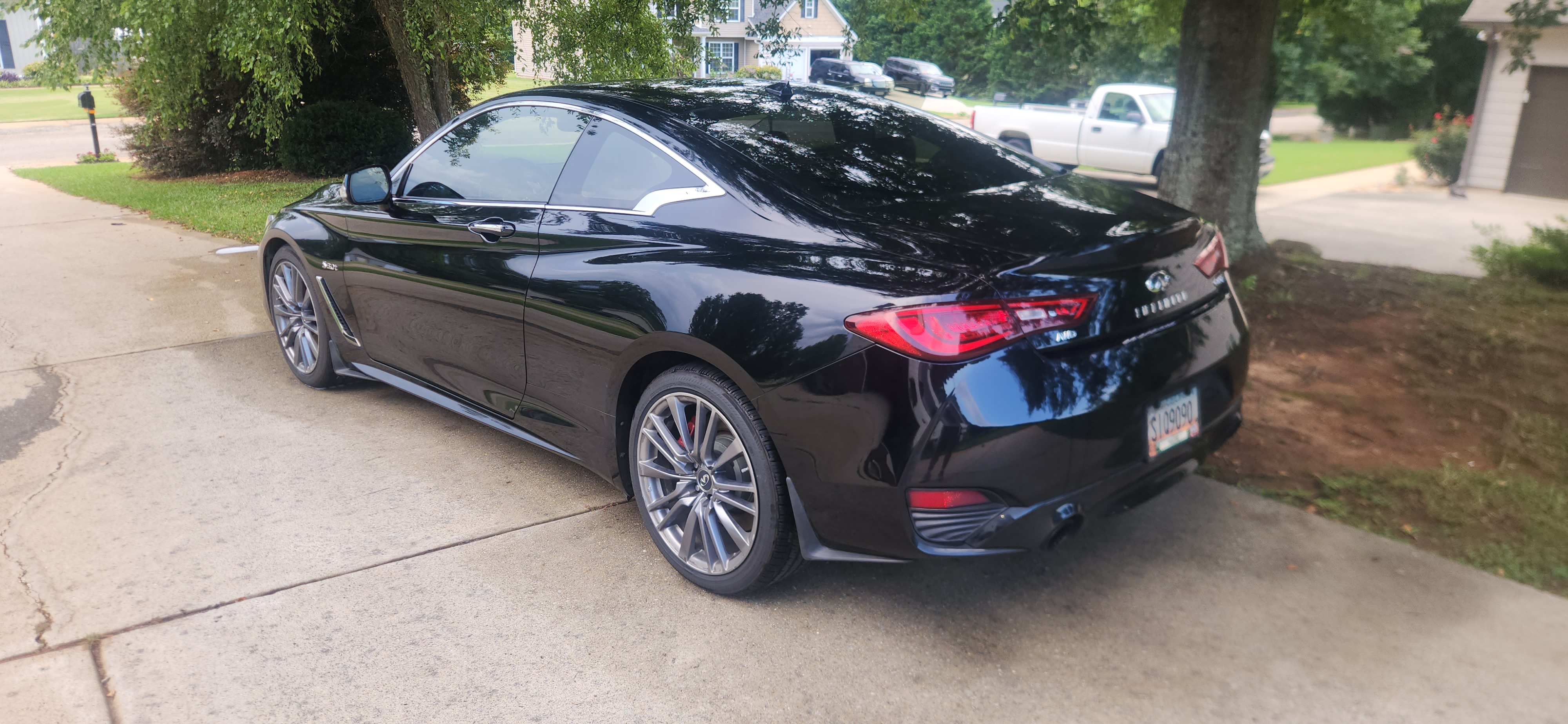 Used 2017 INFINITI Q60 Red Sport 400 AWD/4WD image 2