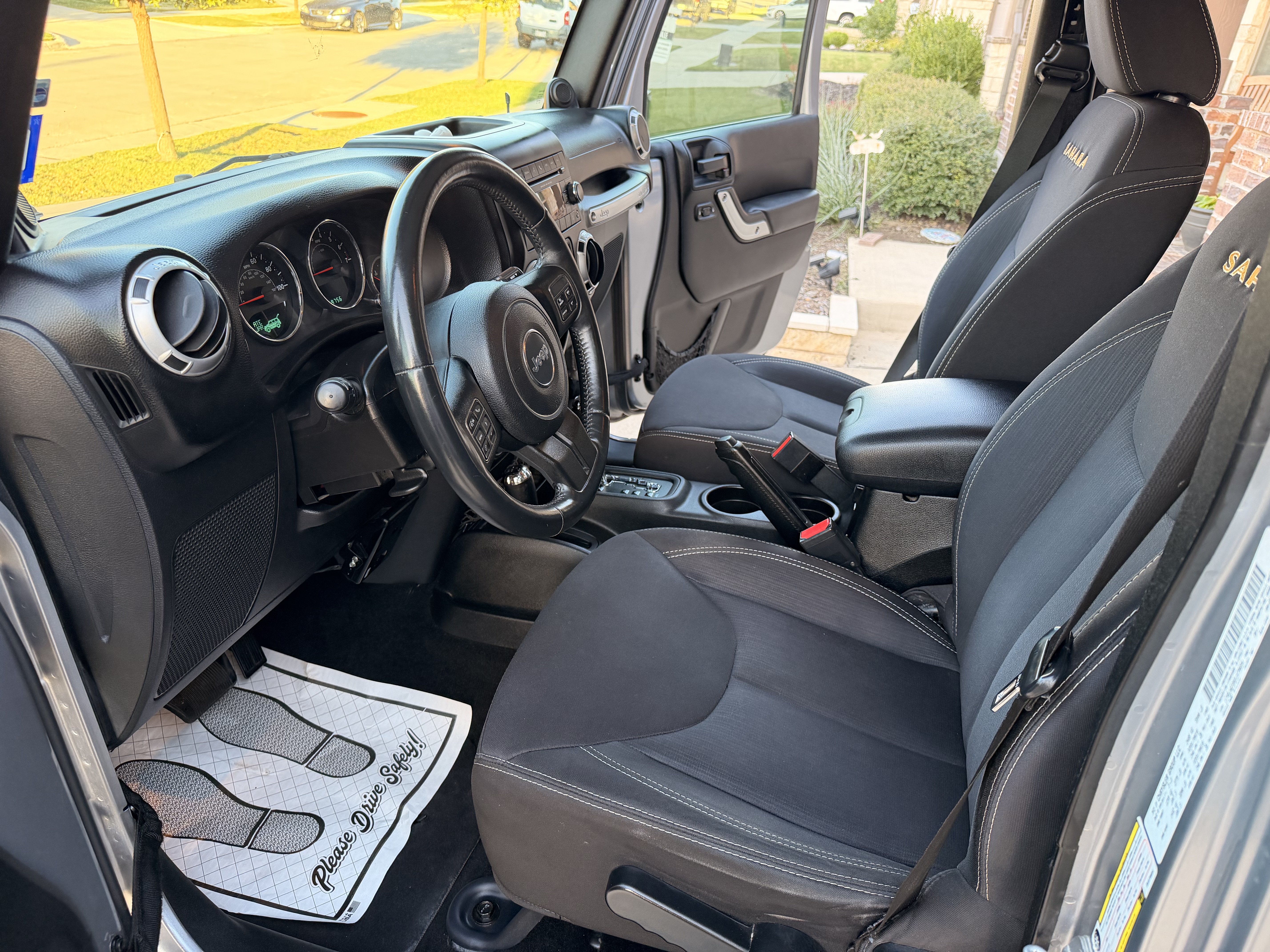 Used 2013 Jeep Wrangler Unlimited Sahara w/ Connectivity Group AWD/4WD image 8