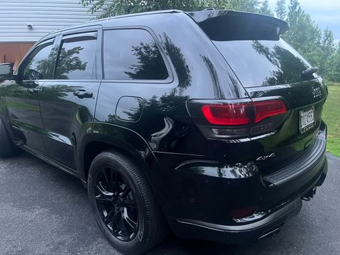 Used 2018 Jeep Grand Cherokee Overland AWD/4WD image 8