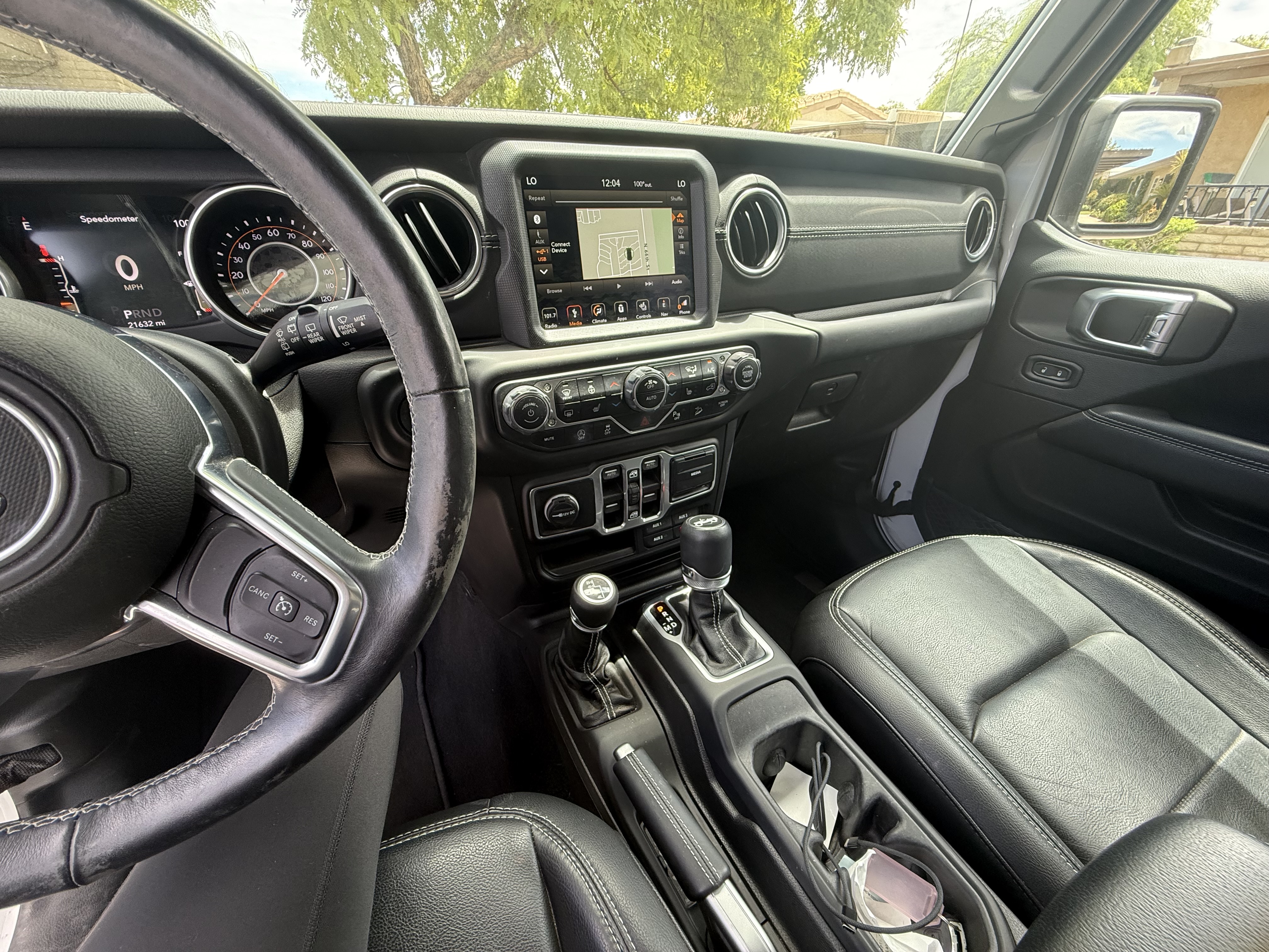 Used 2018 Jeep Wrangler Unlimited Sahara AWD/4WD image 2