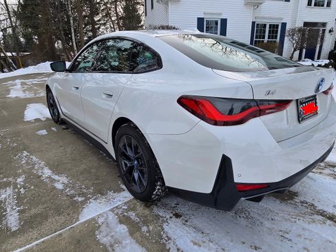Used 2023 BMW i4 eDrive40 w/ Premium Package image 6