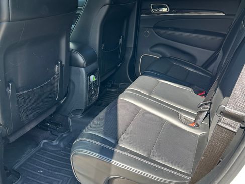 Used 2017 Jeep Grand Cherokee Overland w/ Trailer Tow Group IV image 10