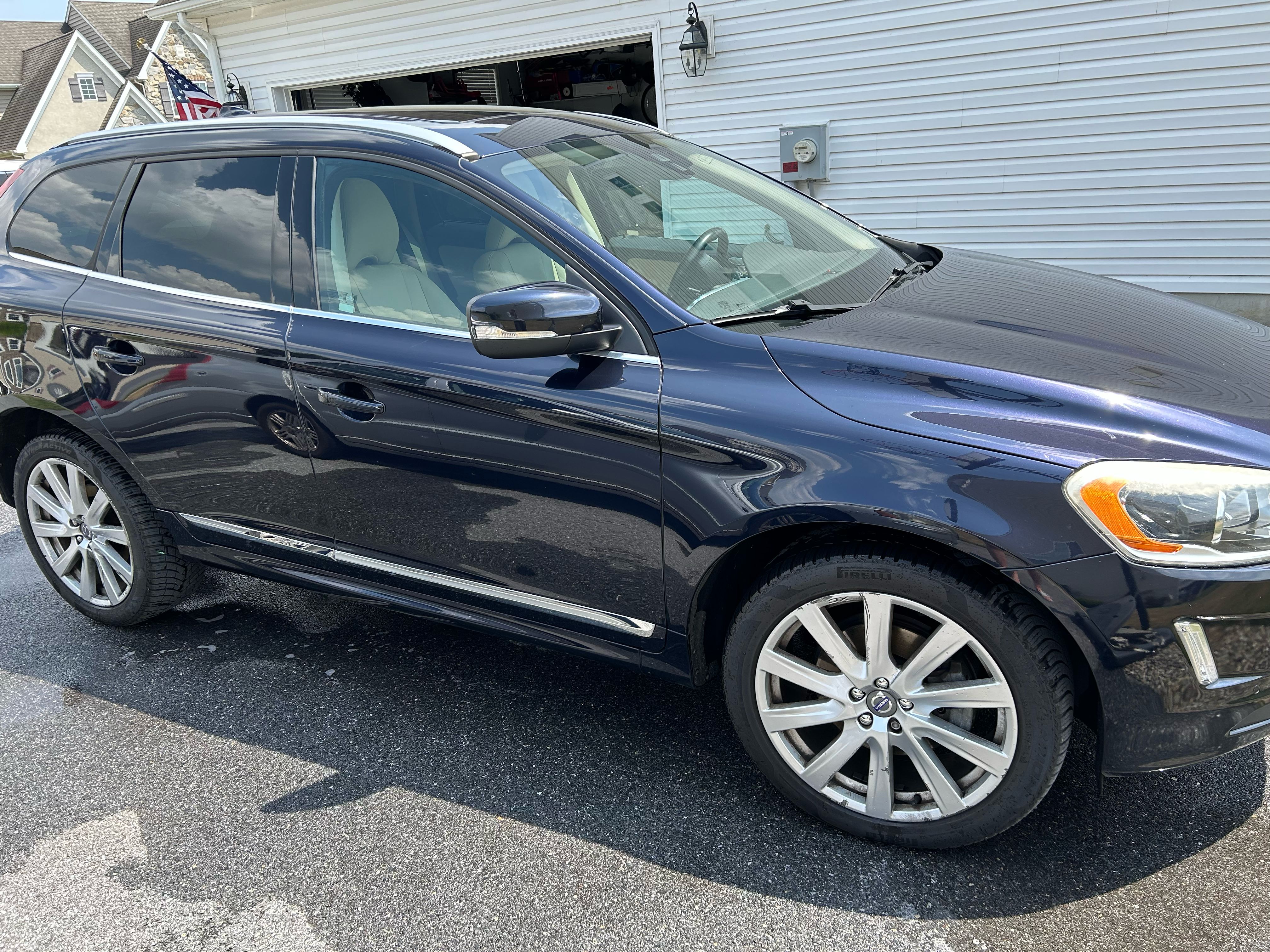 Used 2017 Volvo XC60 T5 Inscription w/ Preferred Option Package FWD image 5