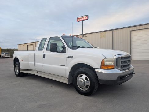 Used 1999 Ford F350 2WD SuperCab DRW Super Duty image 2